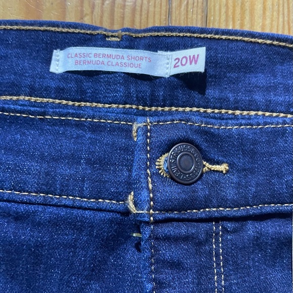 NWT LEVIS CLASSIC BERMUDA SHORTS SIZE 20 $95 - Picture 3 of 5